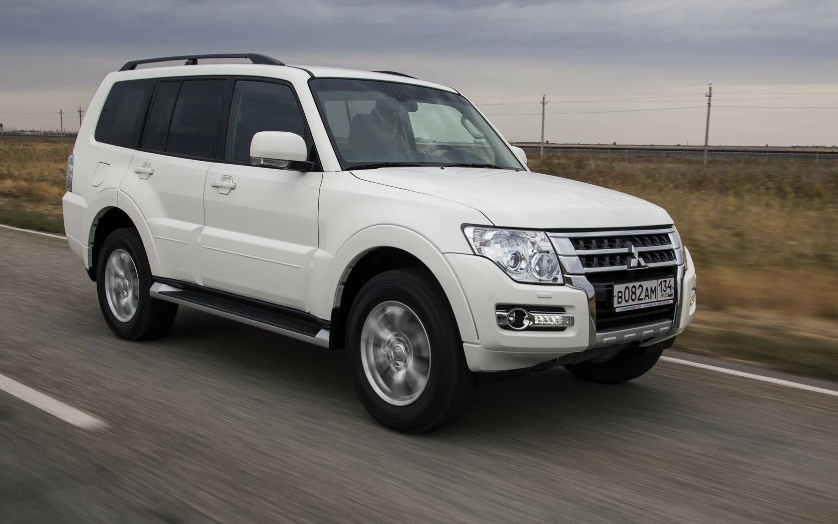 Mitsubishi pajero v6. Митсубиси Паджеро. Митсубиси Паджеро 6. Митсубиси Паджеро 4. Mitsubishi Pajero 4 поколения.