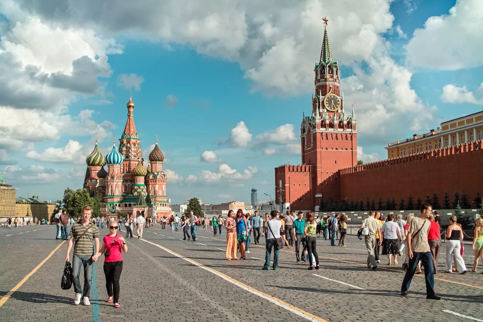 Фото куда. Москва Кремль красная площадь. Москва 21 век красная площадь. Красный Кремль в Москве. Москва площадь города км2.