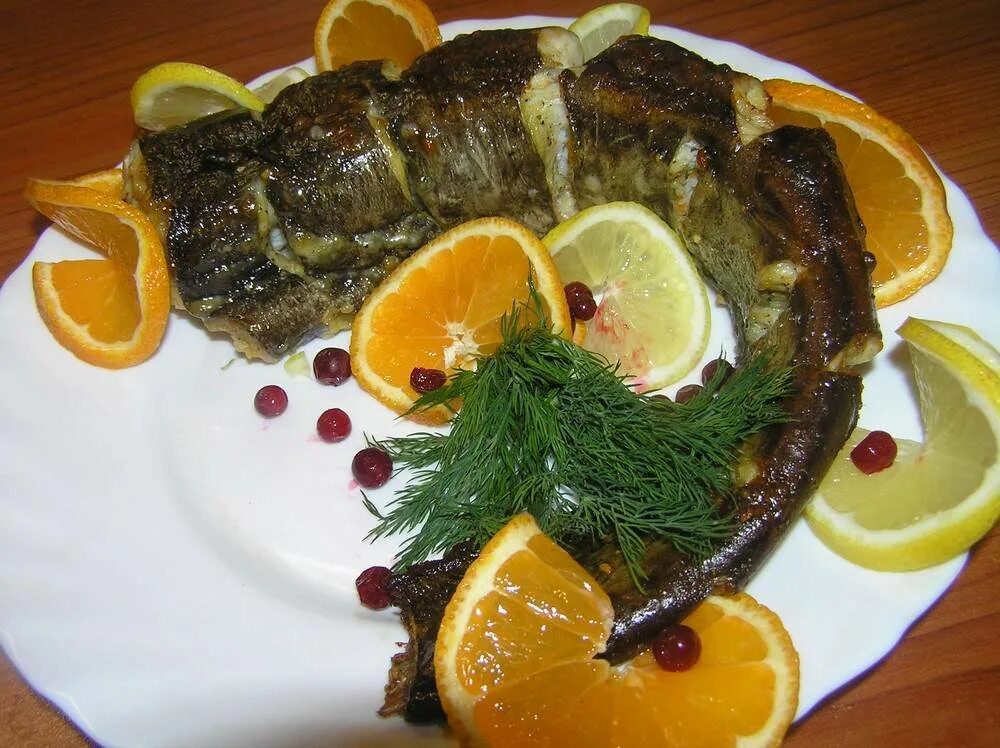 Сом запеченный в духовке с картофелем. Фаршированная рыба в духовке целиком. Сом запеченный в духовке. Сом запеченный в духовке. Фаршированная рыба горбуша.