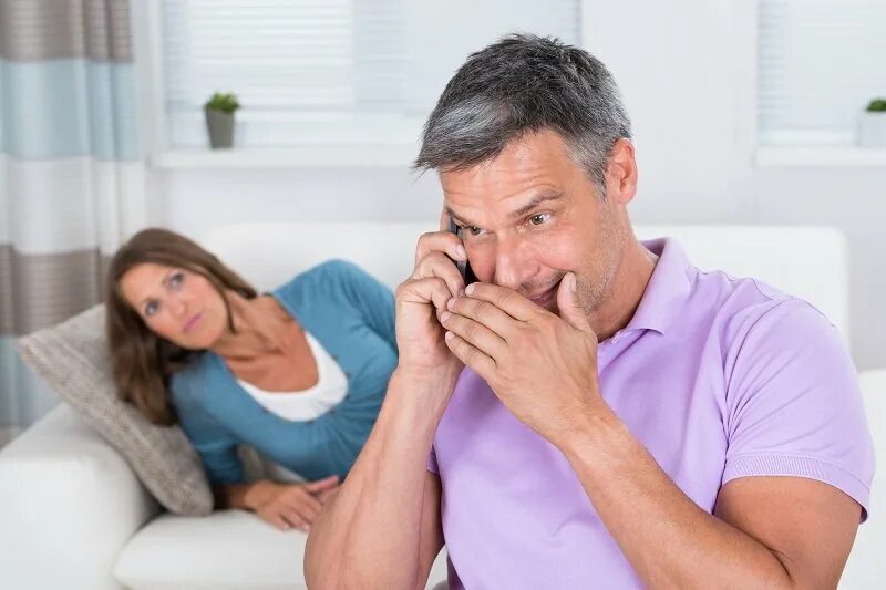 Изменяет парню. Отношения с женатым мужчиной. Изменяет мужу. Мужчина и женщина. Жена изменила мужу с разговором.