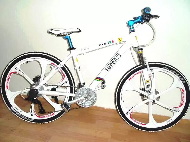 Какие велосипеды продаются. Велосипед Феррари 24 колеса. Велосипед горный Феррари 26 дюймов. Велосипед горный 24 колеса. Велосипед белый Cube 2012 белые колеса.