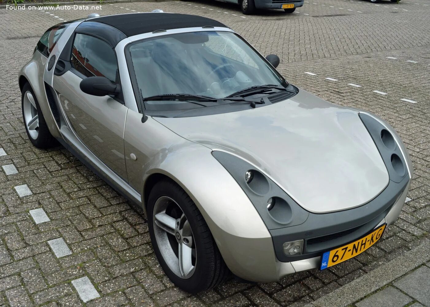 82 лс. Smart Roadster 2003. Smart Roadster Coupe. Мерседес родстер 2003 смарт. Смарт родстер купе 2003.