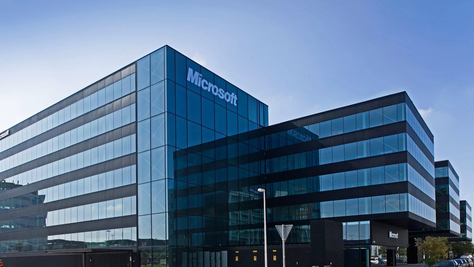 Main c microsoft. Здание корпорации майкрософт. штаб квартира майкрософт в сша. здание microsoft в сша. microsoft штаб.