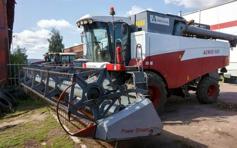 Комбайн енисей 1300. Дон 500 комбайн. Комбайн дон 1500 и камаз. Зерноуборочный мини комбайн claas. Жатка дон 1500.