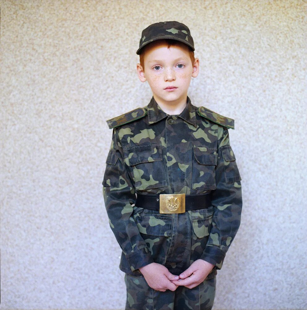 Детские военные школы. Михаль Челбин. Дети в военной форме. Мальчик в военной форме. Детская Военная форма.