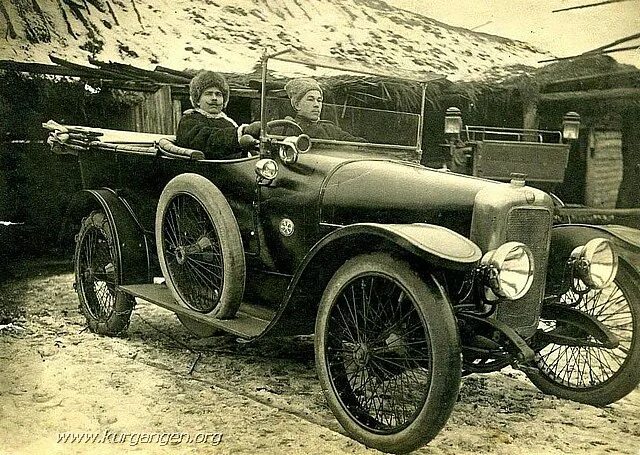 Автомобили первой мировой. Фиат 1916. Автомобили первой мировой войны 1914-1918. Renault санитарный 1916. Автомобиль Лебедева 1916.