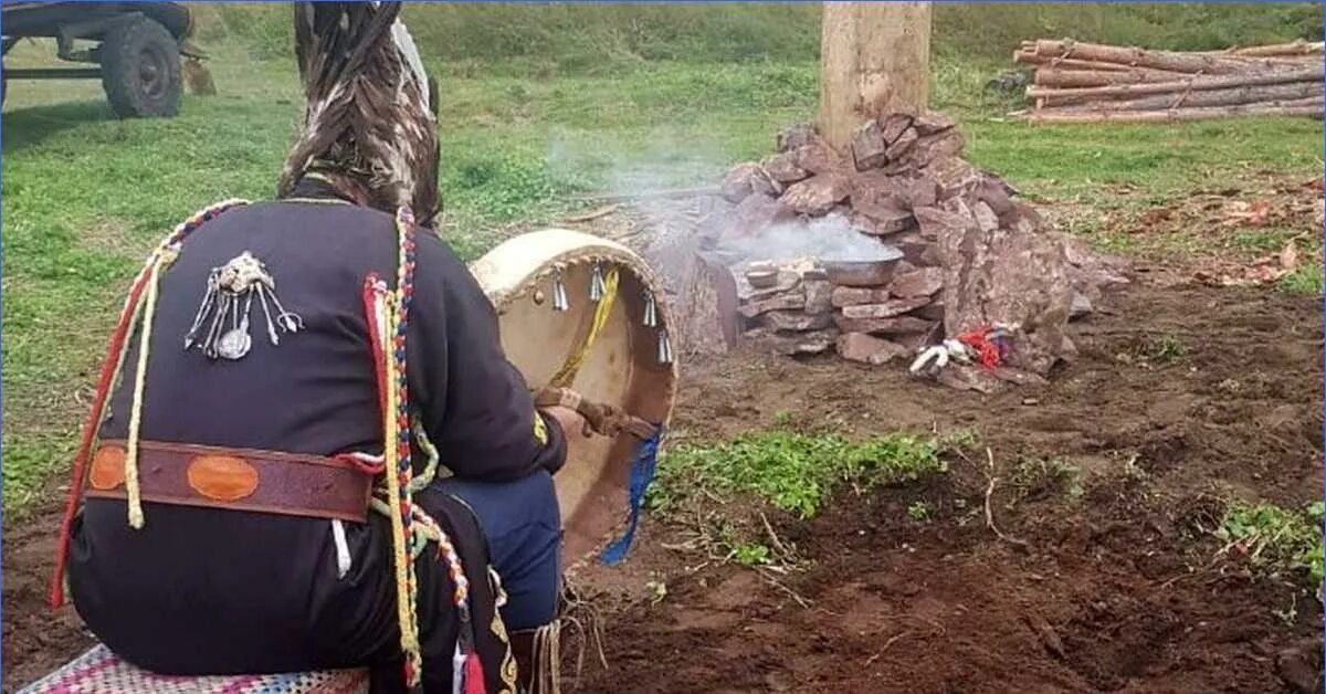 Оплатил ли шаман похороны. Шаманский обряд. Тувинские шаманы. Шаманы Сибири. Обряды шаманов.