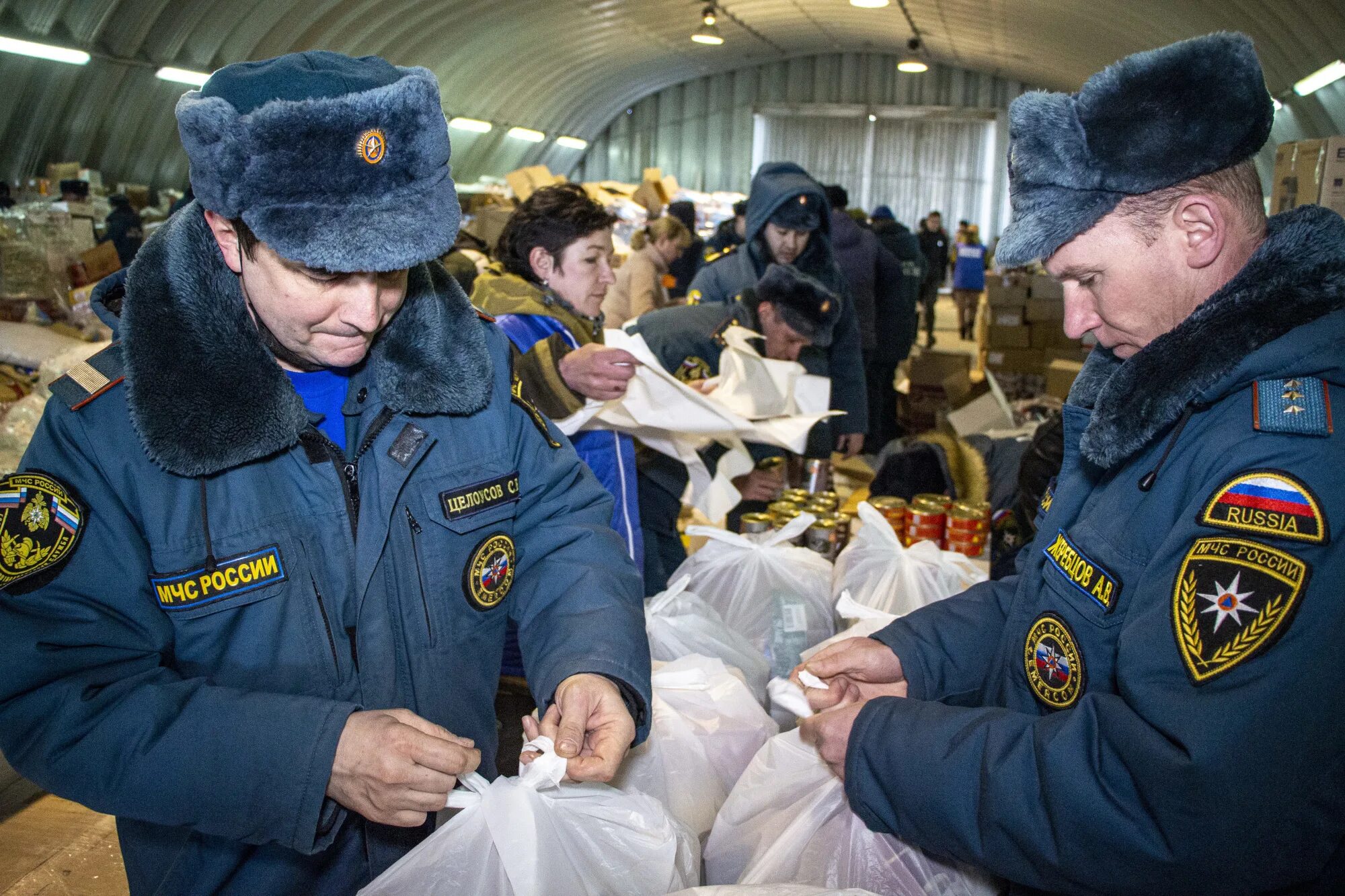 Выплата крымчанам. МЧС Украины. Гуманитарные операции МЧС. Гуманитарная помощь МЧС В Украину. Украинский МЧС.