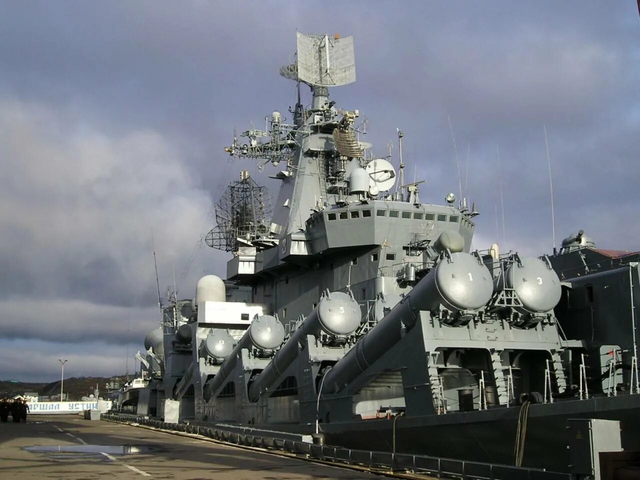Крейсер маршал. Адмирал устинов ракетный крейсер. корабль адмирал устинов. крейсер маршал устинов. маршал устинов ракетный крейсер проекта 1164.