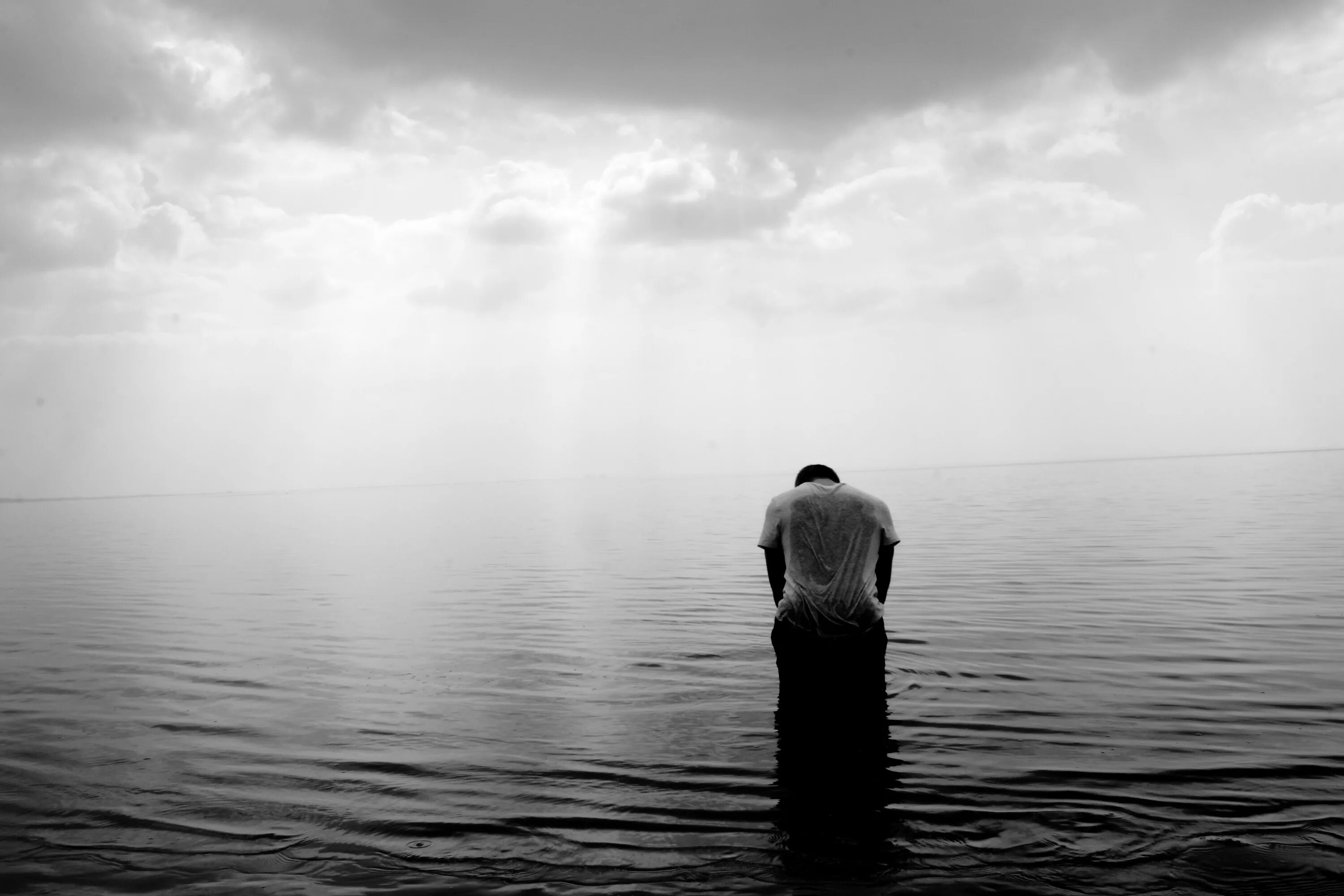 Alone because. Это одиночество. Это грусть. Одинокий человек. Человек одиночка.