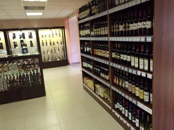 Дагестанский магазин в москве. Ассортимент в магазинах дагестана. Магазин дагестанских продуктов в москве. Фирменный магазин обуви в махачкале. Дагестанский магазин в москве.