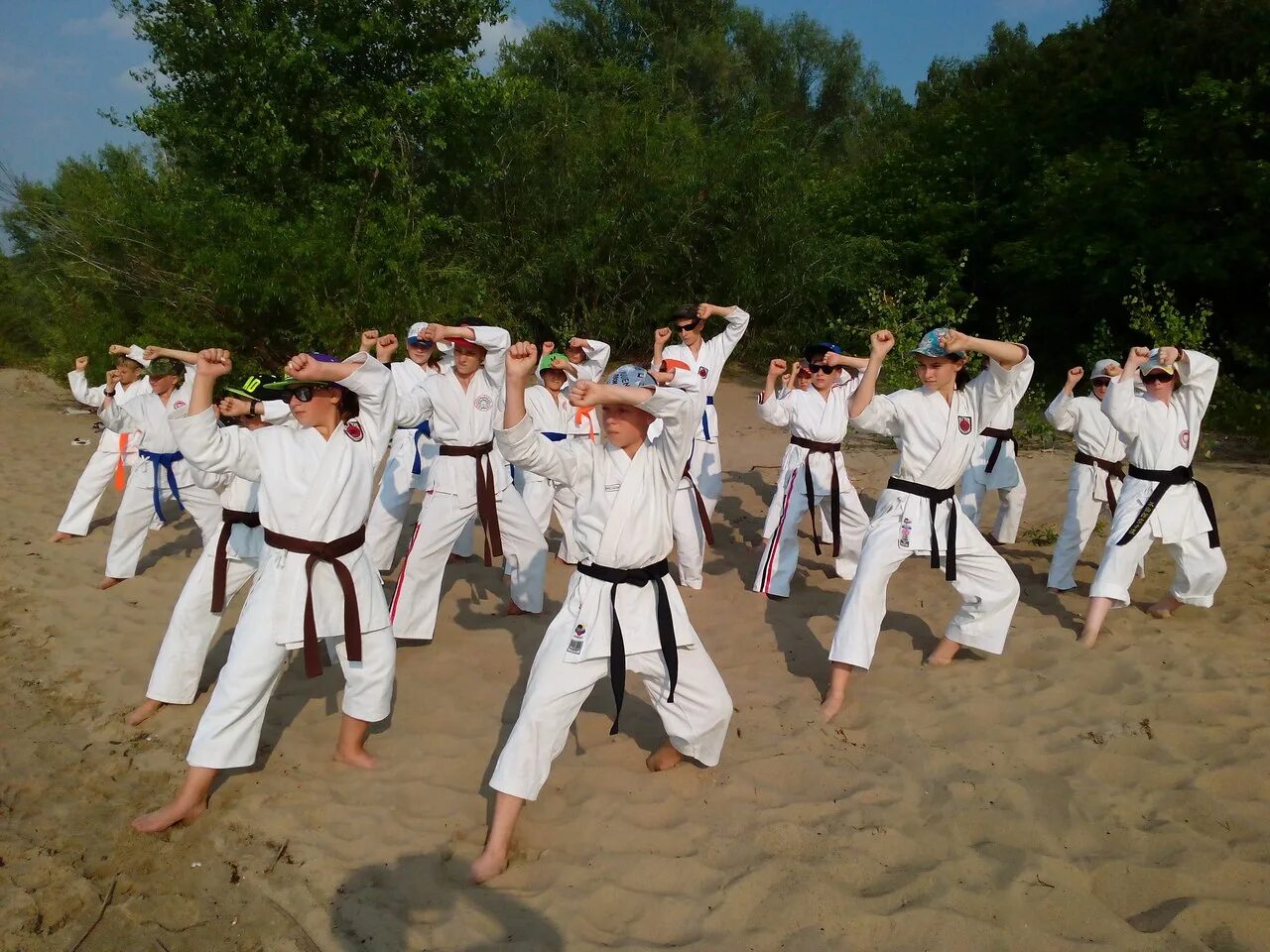 Крым лагерь по карате. Спортивный лагерь олимпиец нижнекамск. Карате лагерь на острове. Спортивный лагерь каратэ. Лагерь дедовск каратэ.