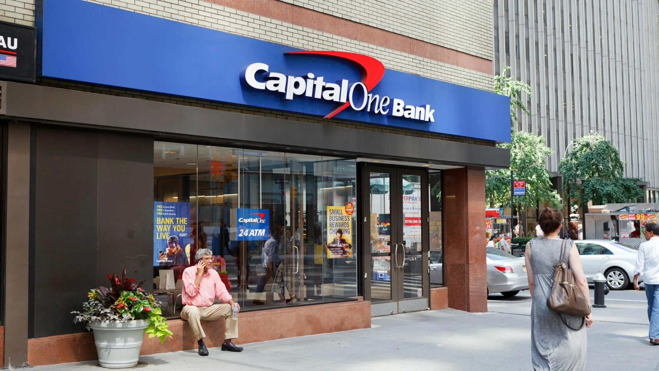 Capital one. Капитал уан банк. Американские банки названия. Банк first Capital.