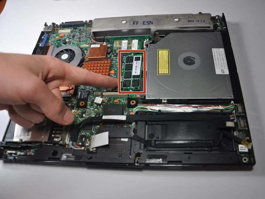 Две видеокарты на ноутбуке. Дискретная видеокарта на ноутбук Acer gt 520m. Дискретная видеокарта на Fujitsu 3511 в оптический привод. Видеокарта для ноутбука асус к50ин.