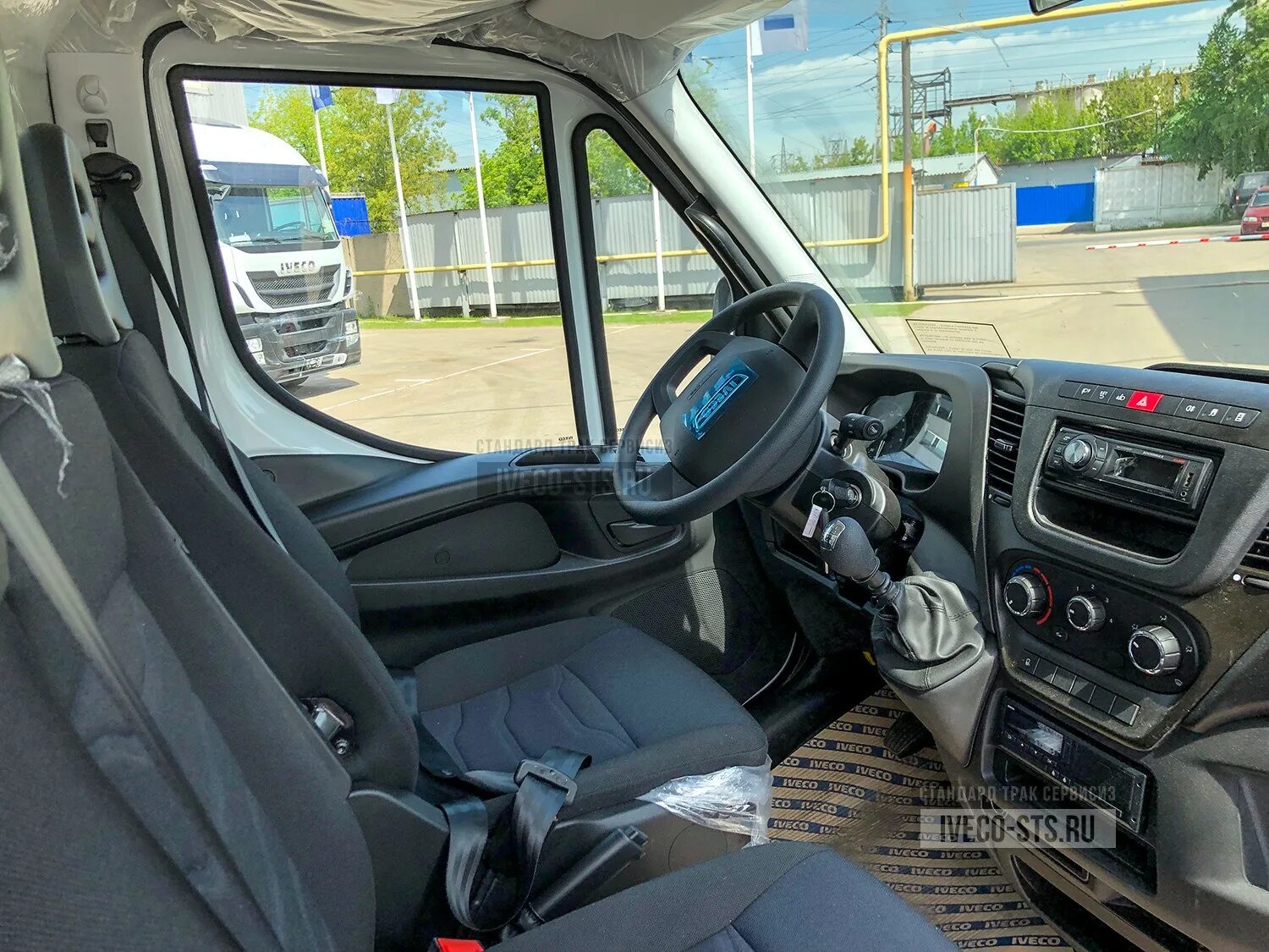Iveco Daily van 2011 салон. Iveco Daily 2020 кабина. Iveco Daily бортовой 2021. Iveco Daily 70c кабина. Кабина дейли