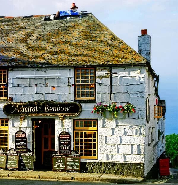 Кабак адмирал бенбоу. Трактир бенбоу. Трактир адмирал бенбоу вывеска. Трактир адмирал бенбоу остров сокровищ. Адмирал бенбоу остров сокровищ.