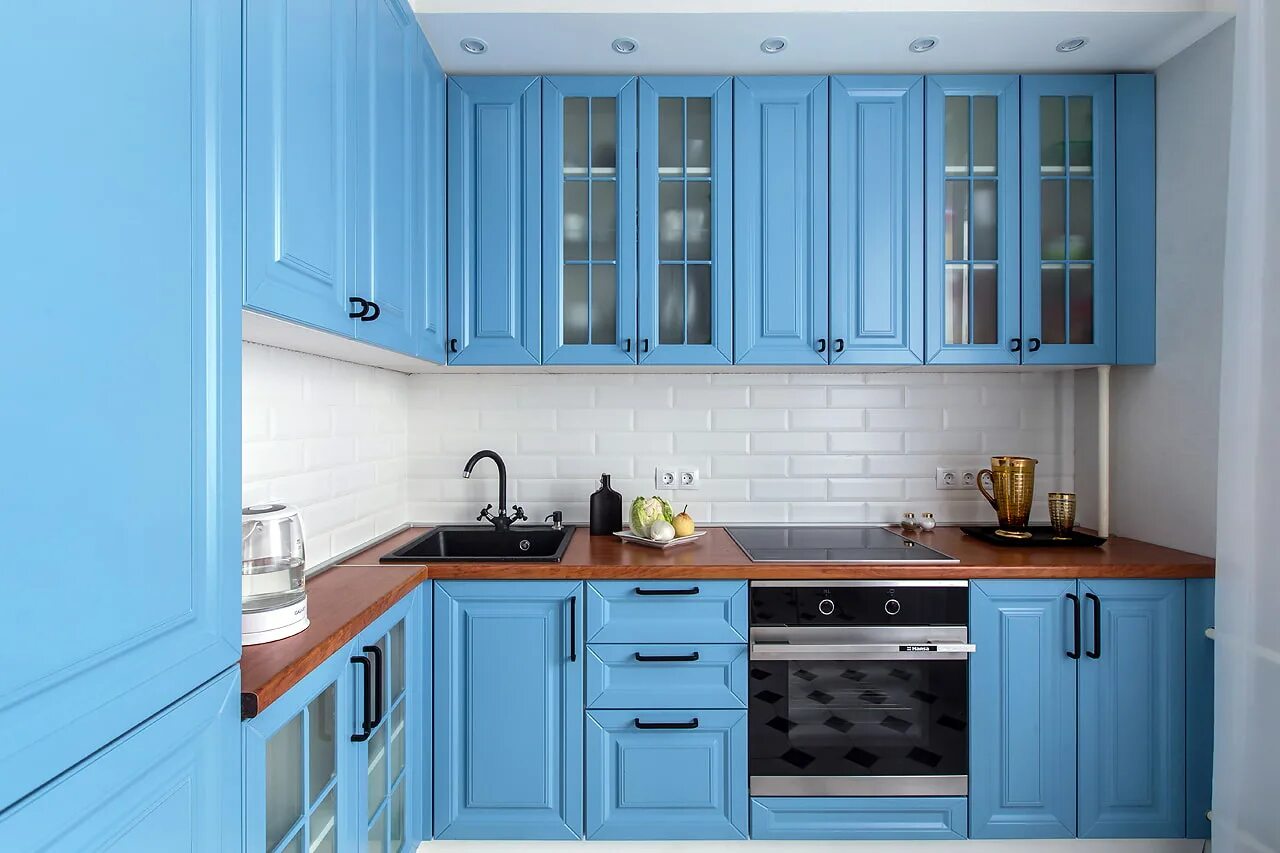 Белый верх голубой низ. Голубые кухни. Синие кухни. Кухня голубого цвета. Голубой кухонный гарнитур.