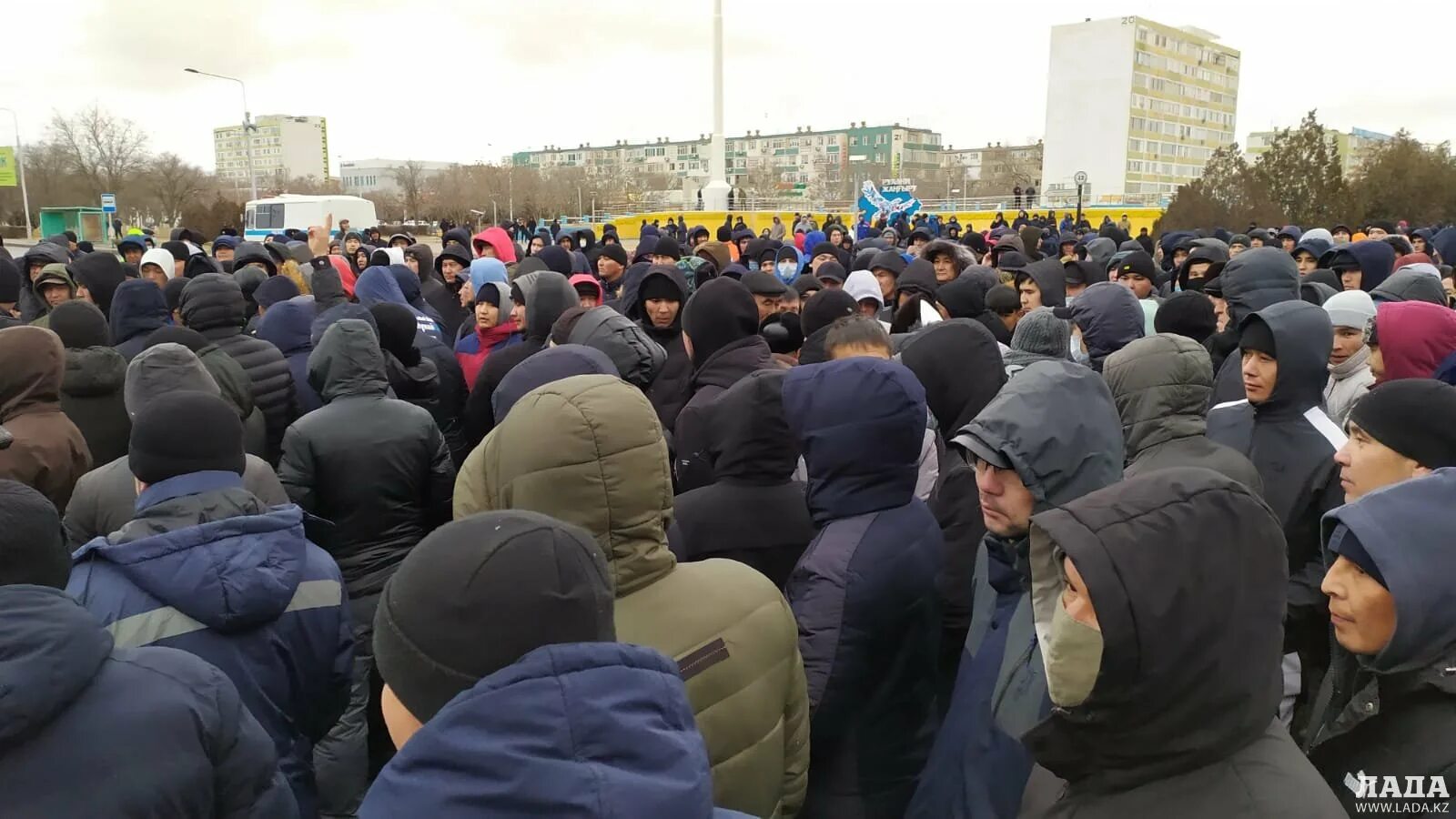 Что произошло в казахстане с девушкой. Митинги в Казахстане. Массовые протесты в Казахстане. Несанкционированные митинги в Казахстане. Митинги в Казахстане 2022.