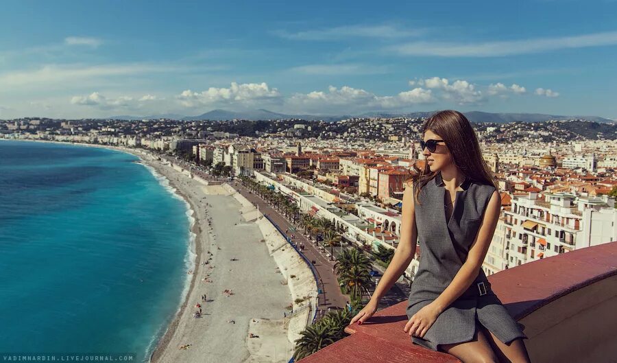 красивая девушка на лазурном пляже. девушки лазурное. светлана беляева. блондинка в бирюзовом платье. красивые платья для девушек длинные.