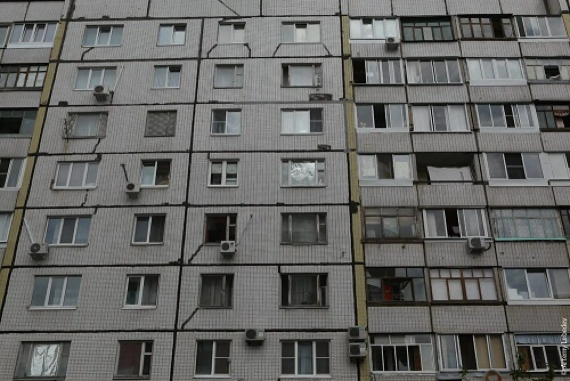 Панельные видео. Панельный дом. Старый панельный дом. Панельный многоэтажный дом. Панельный дом пятиэтажка.