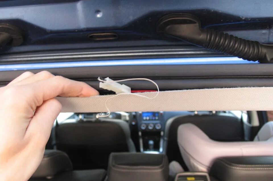 Где стоит антенна. Усилитель сигнала антенны форд фокус 2 рестайлинг. Kia cerato 2 антенна. Где стоит антенна. Toyota camry антенна штатная.