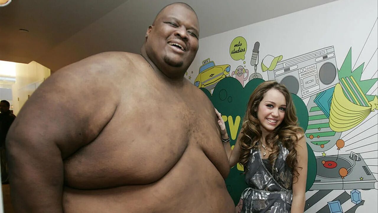 Высокая толстая девушка. Американские жирные женщины. Высокая толстая женщина. Огромные бабы мужика. Огромные бабы мужика.