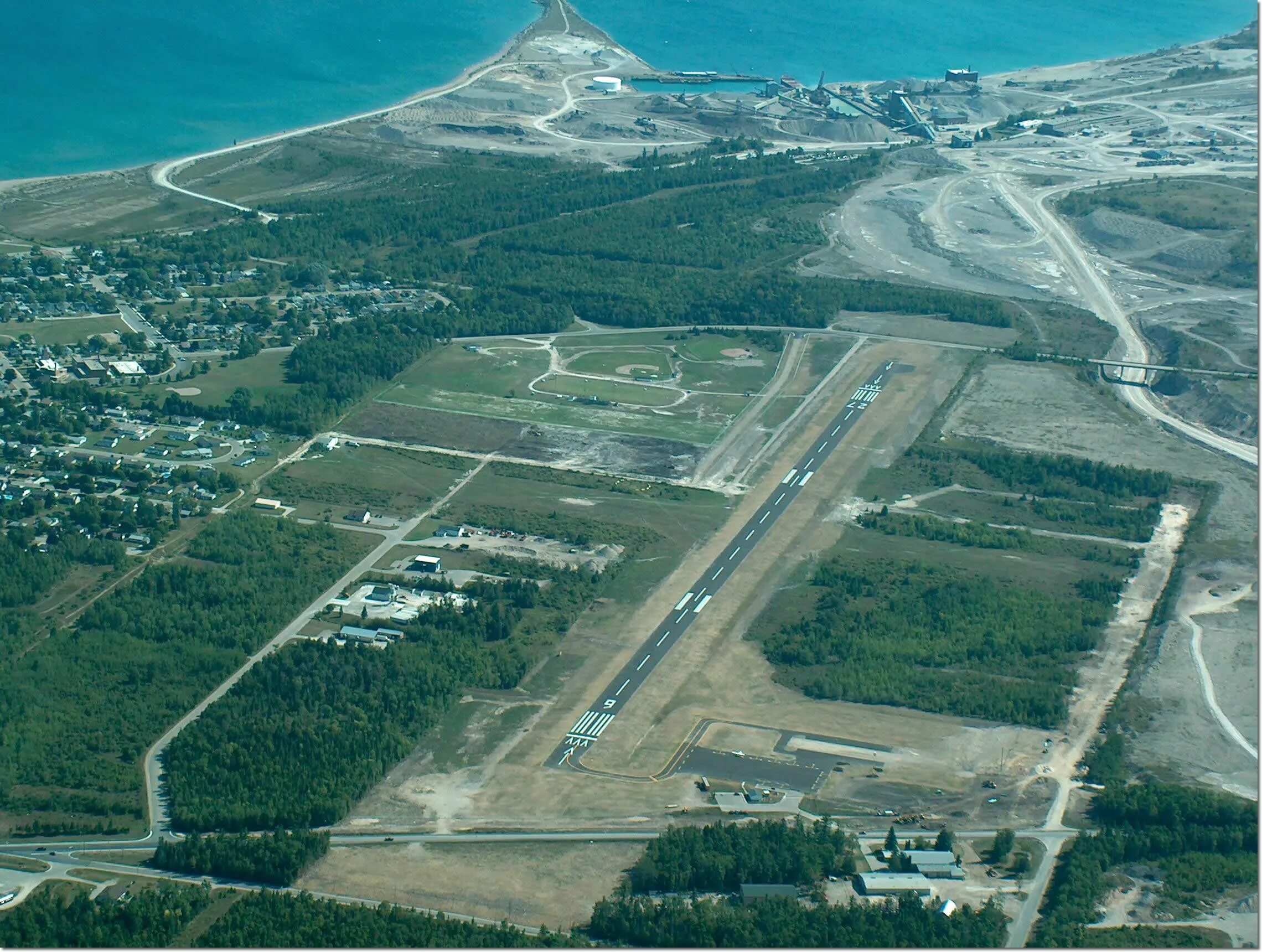 Аэропорт новороссийск. Аэропорт новороссийск. Аэропорт новороссийск. Взлетная полоса в геленджике. Новороссийский аэропорт.
