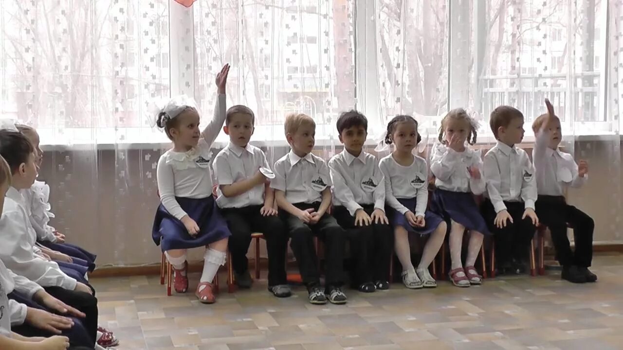Танец на день победы старшая группа. 106 Садик Хабаровск. Утренник 9 мая в детском саду старшая группа. Дети старшей группы на утреннике 9 мая в детском саду. Танец детей на 9 мая в детском саду старшая группа.