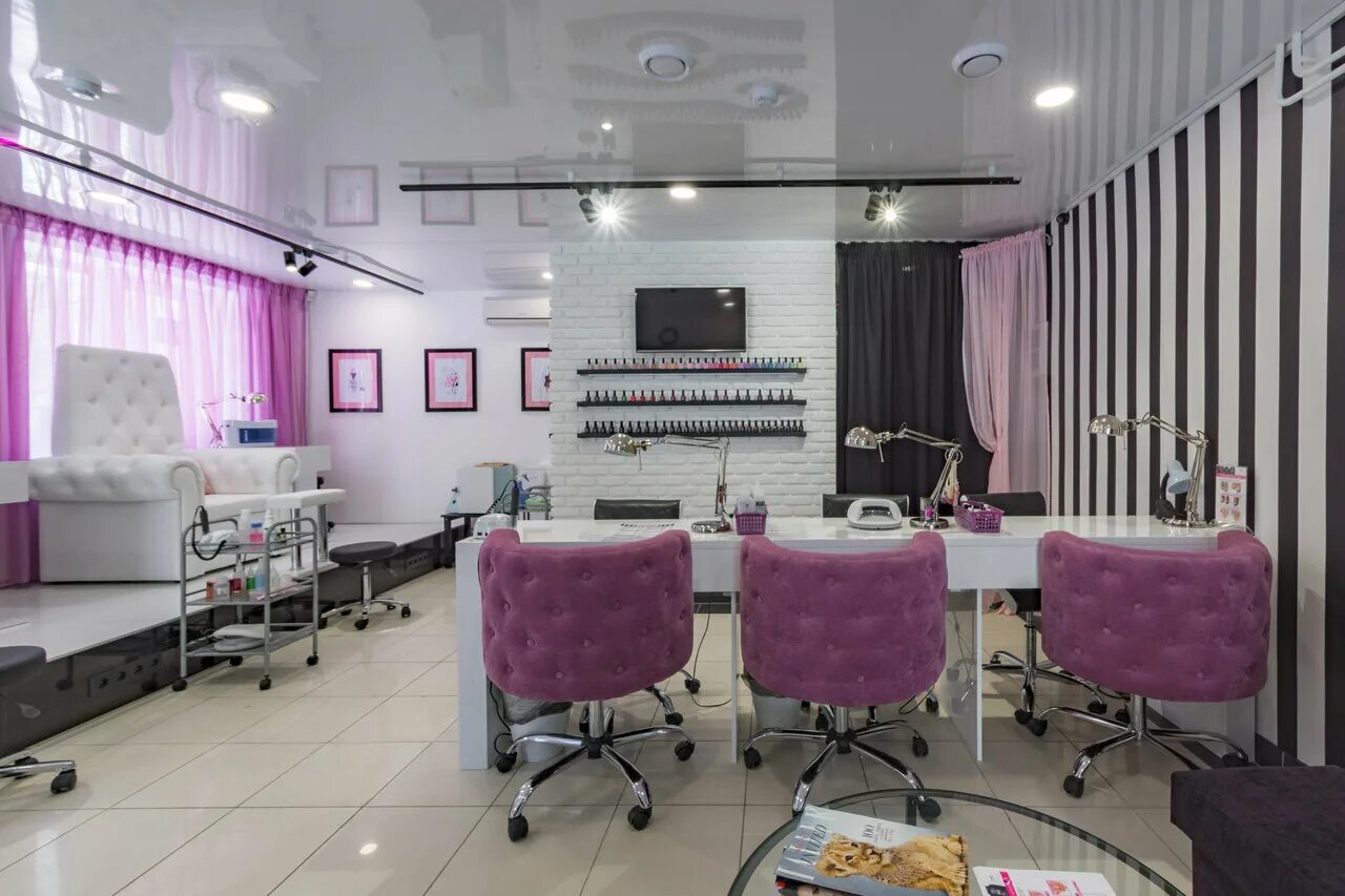 Салон красоты маникюр. Салон красоты ногтевого сервиса. Интерьер маникюрного кабинета. Интерьер маникюрного кабинета. Педикюр в салоне.