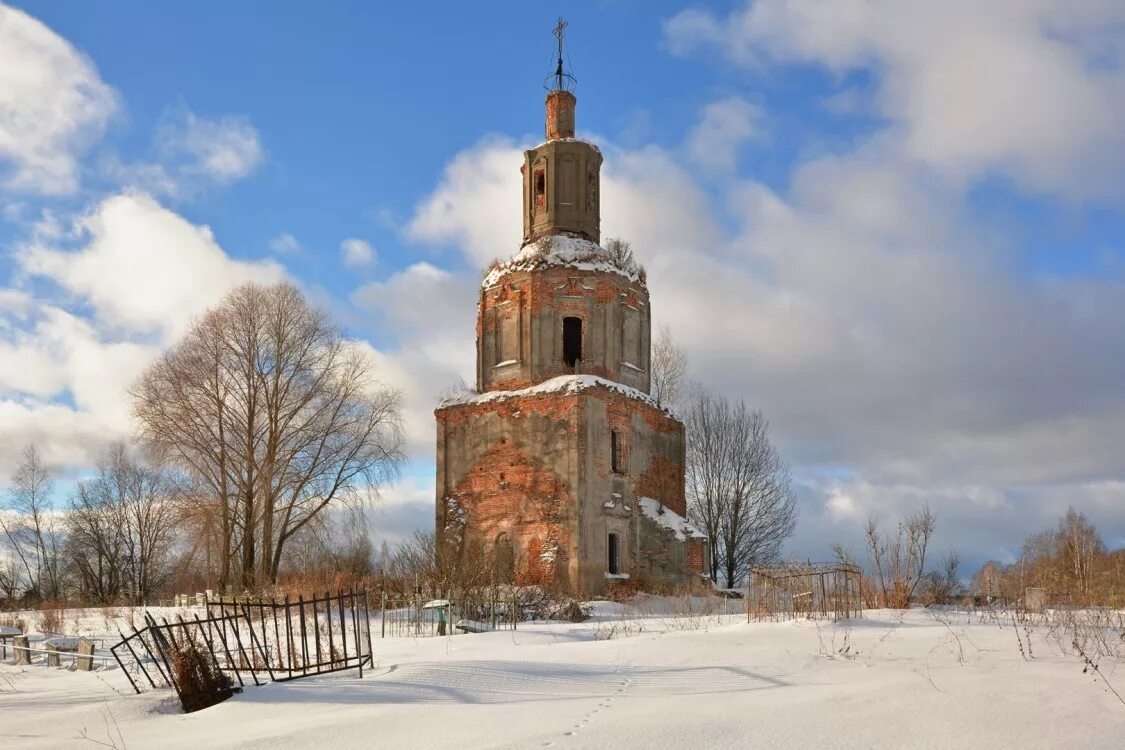 Погода село вяземский. Лосьмино Вяземский район. Храмы Вяземского района. Юхновский район Церковь Спаса. Федосово Вяземский район.