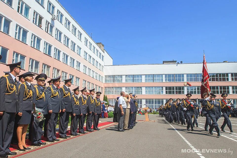 Академия мвд заочно. Академия МЧС РБ общежитие. Могилевский институт руководство фото.