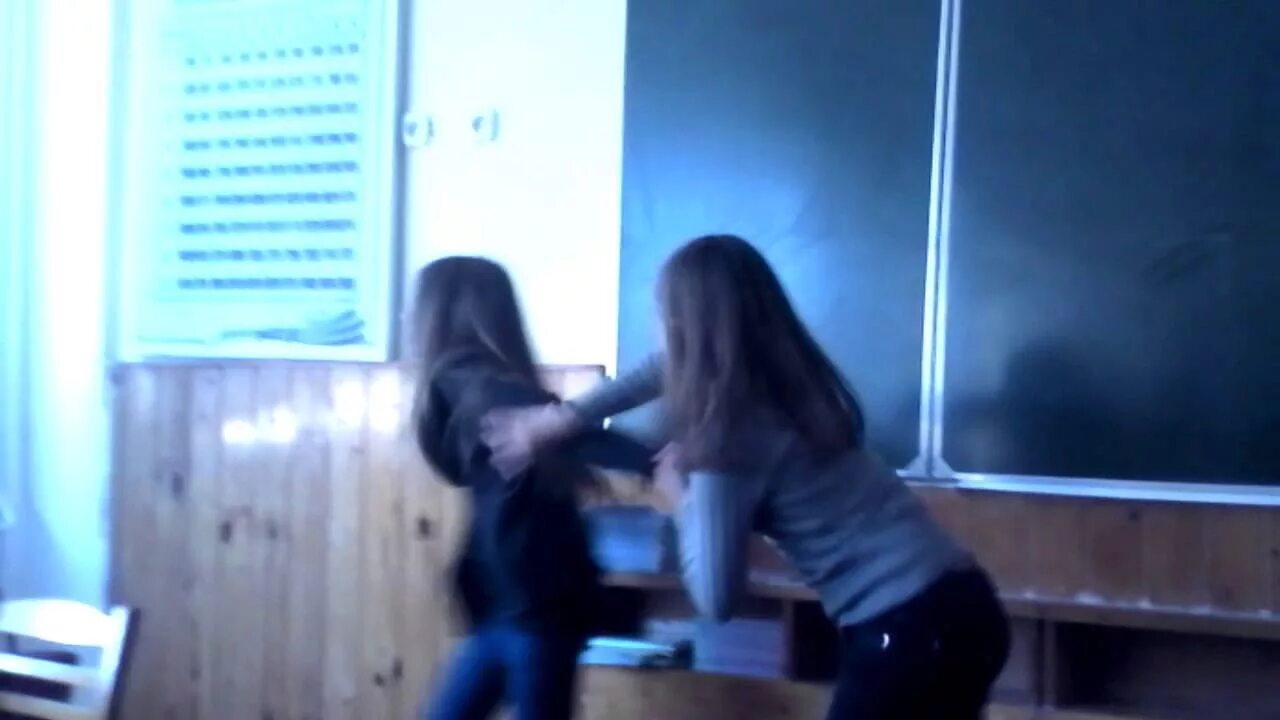 Драка на раздевание. Драка на раздевание. Драка девочек с раздеванием. Бой на раздевание видео. Женские драки в советских фильмах.