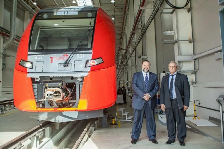 Отраслевой состав машиностроения в мировом хозяйстве. Отрасли машиностроения. Отрасли машиностроения развиты в верхней пышме. Уральские локомотивы ласточка. Факторы размещения станкостроения машиностроения.