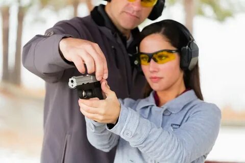 Научиться владеть оружием