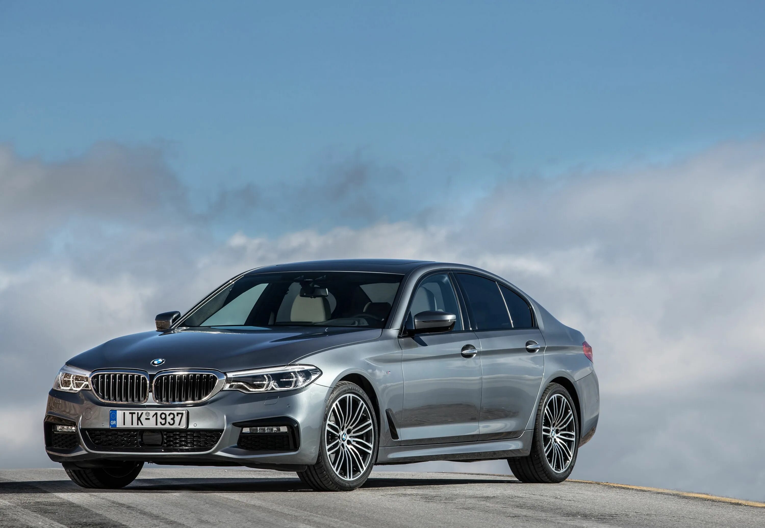 BMW 5 седан g30. BMW 520 g30 2020. Новая BMW 5. BMW 520d 2019