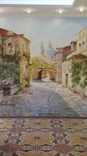Стены расписаны фресками