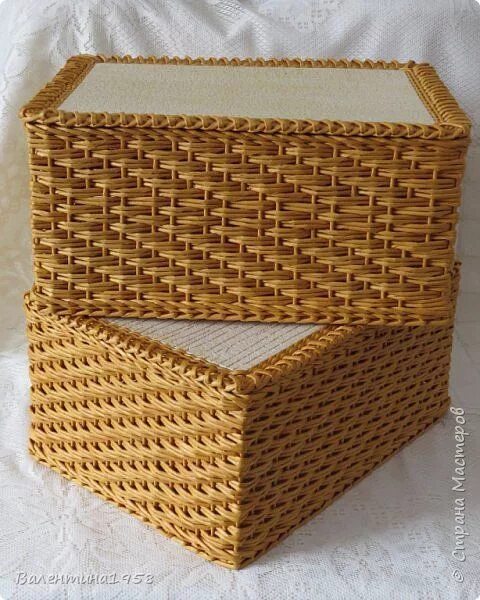 Коробка из трубочек. Корзина плетеная квадратная. Короб плетеный квадратный. Коробки из газетных трубочек. Плетеные квадратные шкатулки.
