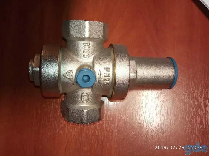 Стоит редуктор давления. Редуктор давления воды se6e 029. Схема регулятора давления воды в системе водоснабжения. Редуктор давления воды "hlv" 1/2. Редуктор давления stc 1/2.