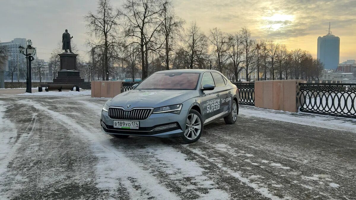 Шкода суперб драйв. Шкода суперб 2025. шкода суперб 2025 тест драйв. skoda superb 2019-2025. шкода суперб 2016 фото.