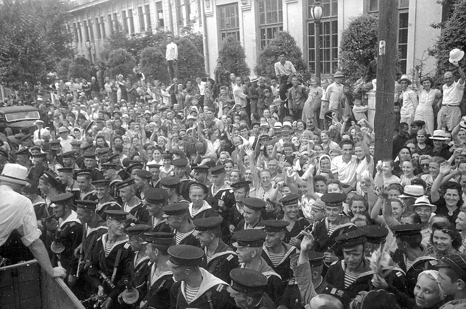 Парад в харбине 16 сентября. Харбин парад Победы 1945. Парад Победы в Харбине 1945 год. Советско японской войн 1945 в Харбине. Парад Победы в Харбине 16 сентября 1945 года.