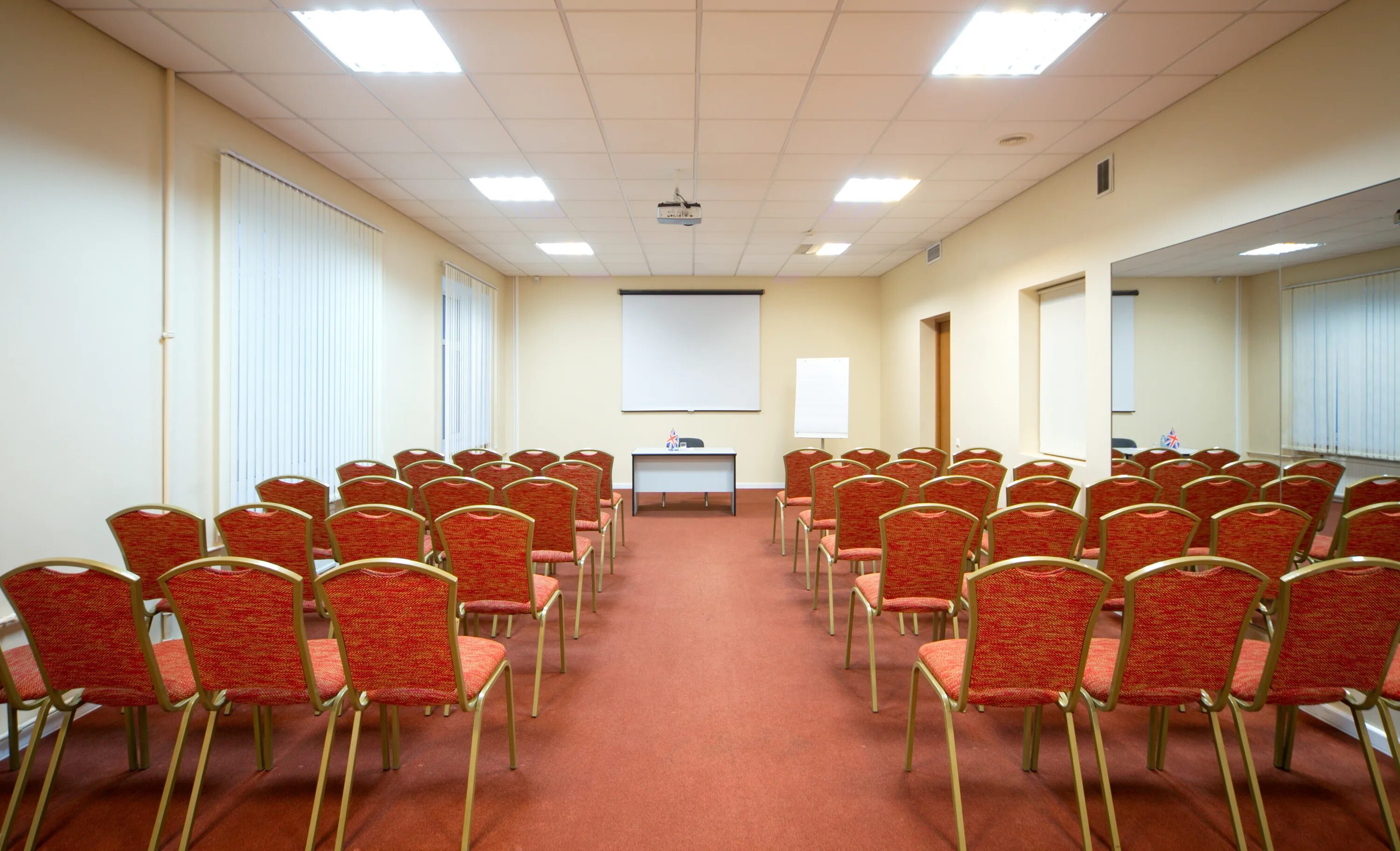 Петровский зал гостиница октябрьская. Гостиница октябрьская красноярск конференц залы. Октябрьская отель санкт-петербург конференц-зал. Гостиница октябрьская залы. Отель октябрьская конференц-зал синий.