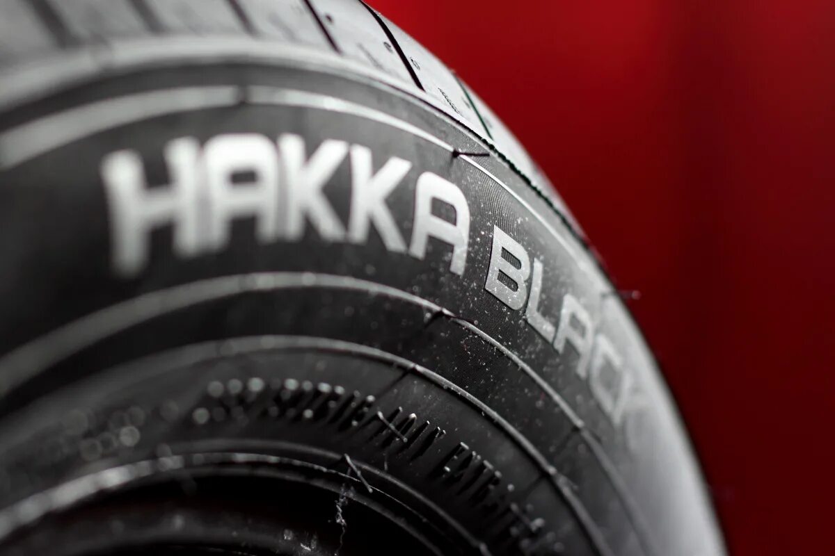 Нокиа резина лето. Шины Nokian Tyres. Нокия Хакка Блэк 17. Шины Нокиан лого. Nokian Hakkapeliitta logo.