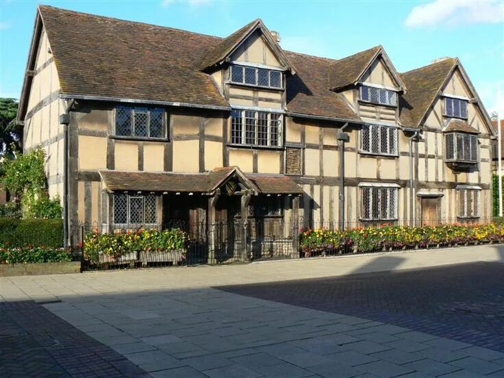 Upon английский. Стратфорд на эйвоне. Уильям шекспир стратфорд. Stratford-upon-avon дом шекспира. Стратфорд дом шекспира.