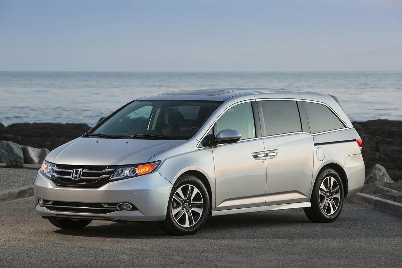 Минивэн Honda Odyssey. Хонда Одиссей 2015 года. Honda Odyssey 2016. Хонда Одиссей 2016. Купить тойота хонда