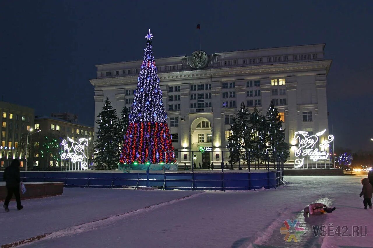 Г кемерово зимняя. Площадь советов Кемерово зимой. Площадь города Кемерово. Город Кемерово площадь советов. Площадь у мэрии в Кемерово.