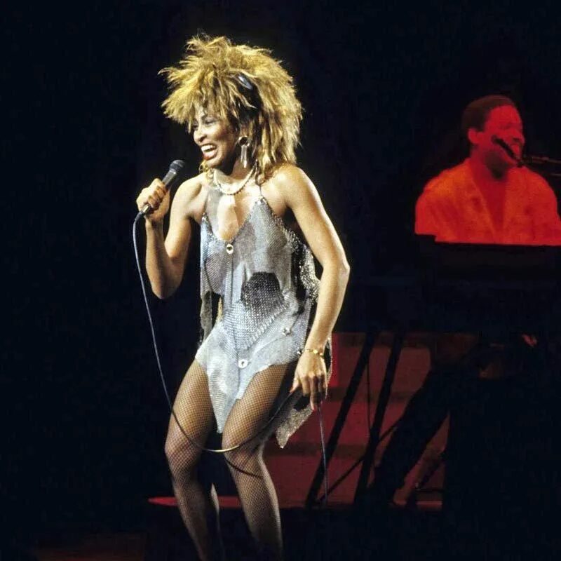Tina dancer. Tina turner 1990.