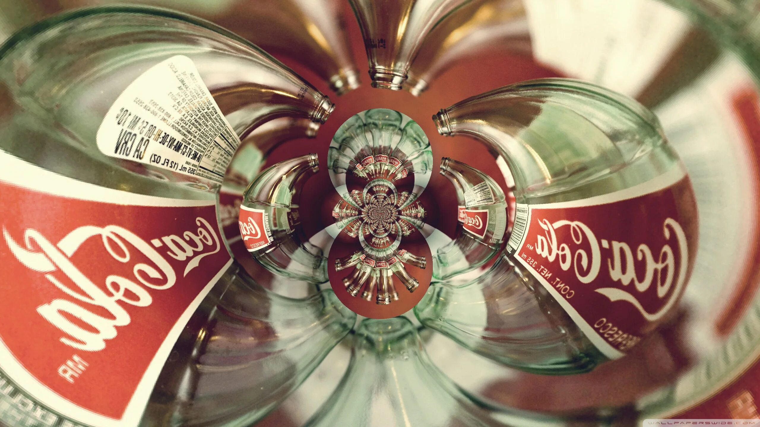 Обои coca cola. Кока кола. Кока кола арт. Кока кола в искусстве. Бутылка Кока колы.