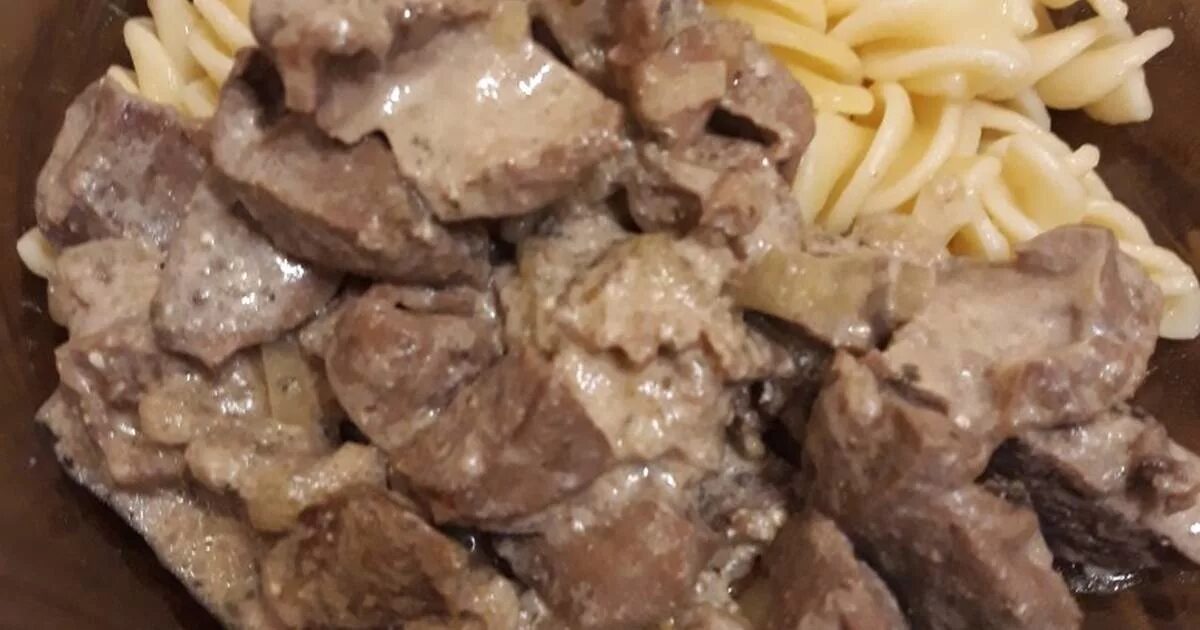 сердце свиное блюдо. сердце свиное жареное с луком. приготовить сердце свиное вкусно. вкусные блюда из сердца свиного. блюдо из сердца свинины.