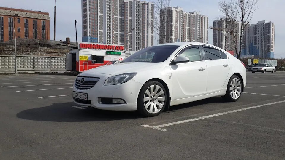 Купить опель инсигния 2. Opel Insignia 2011 2.0. Opel Insignia 2011. Инсигния 2.0 турбо. Opel Insignia 4x4.