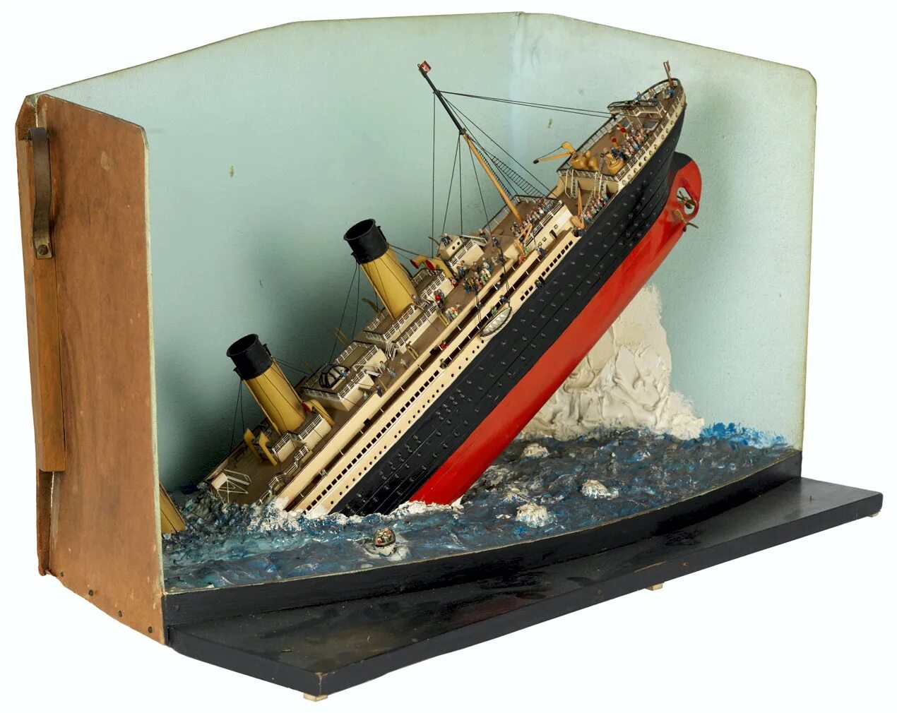 Как слепить титаник. Кораблик титаник. Titanic 100th anniversary revell. Британик модель корабля. Титаник паперкрафт.